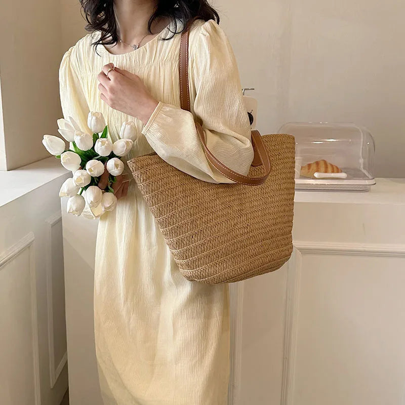 Large Capacity Straw Bag